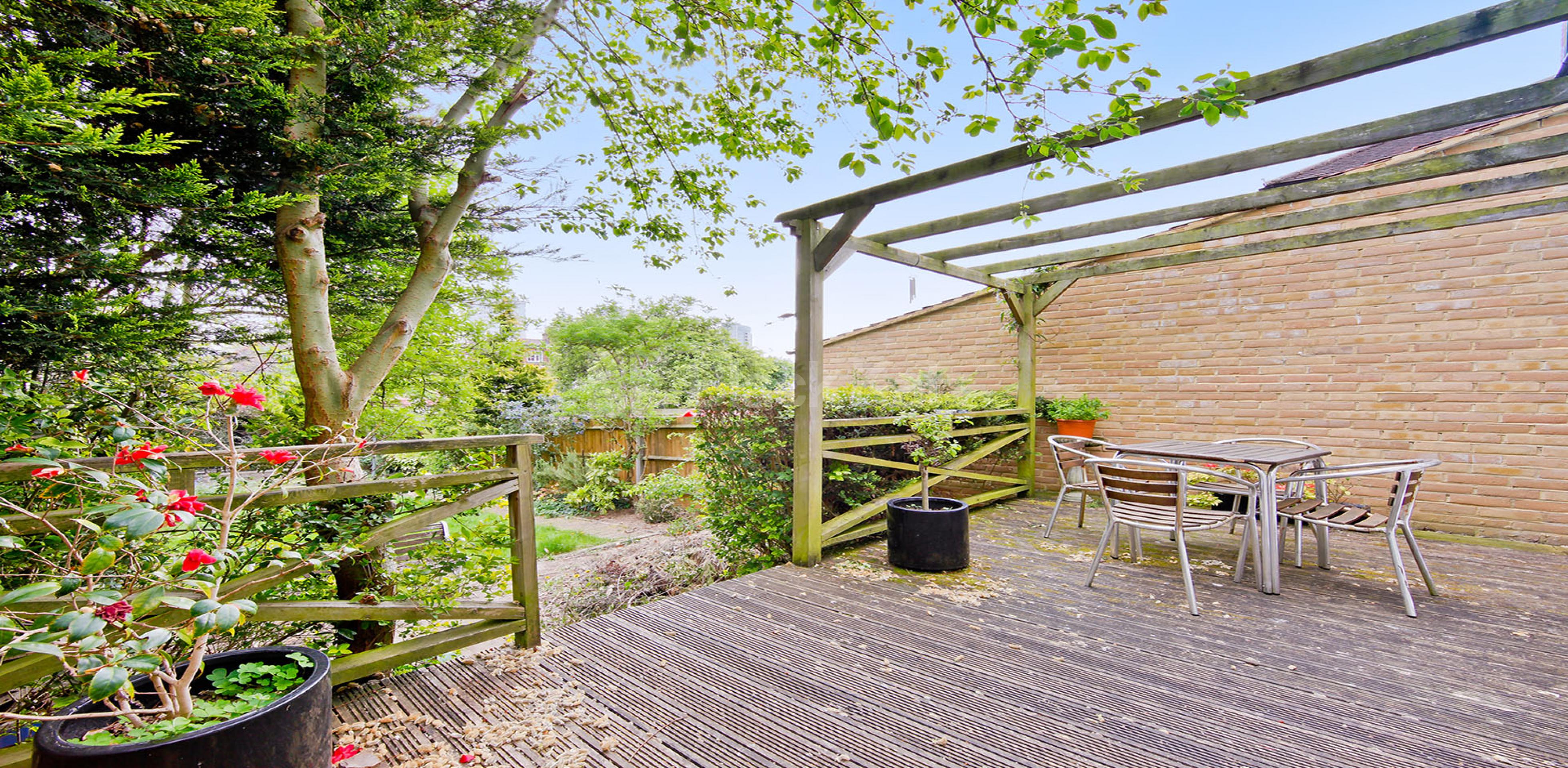 			LET , 4 Bedroom, 1 bath, 1 reception Terraced House			 Merton Road, East Putney/Wandsworth  SW18